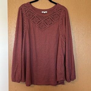 Like New Maurices Size 2 Top